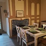 Le Renard D'or Apartment *